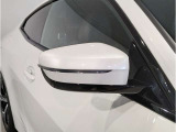【BMWミラー】視認性の高いスタイリッシュなミラー。自動防眩機能も付いており夜間のドライビングをサポートします。