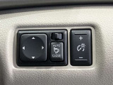 運転席からボタンひとつでミラーの開閉・調整が出来ます!