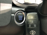 エンジンスタートスイッチです。キーが車内にあれば、エンジンの始動や停止はスイッチを押すだけ!キーを取り出す手間を省き、ワンプッシュで操作できるので簡単でスムーズです。
