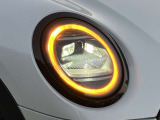 MINIのオートライトは積極的にライトをつけることにより、自車の存在を周囲に向けアピールいたします。それは安全性への配慮でもあります。