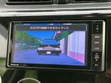 画面に映像を表示できる装備で、停車中の待ち時間もお楽しみいただけます。見やすい大きさのディスプレイを備え、日常の休憩時間に活用しやすい一台です。