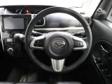 各操作スイッチなどもハンドルから手を放すことなく操作可能で安全運転に支援いたします!
