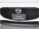 【フロントレーダーセンサー】フロントレーダーセンサーから送信される電波が前方車や障害物に反射し、もどってきた電波を検知することで制御しています。