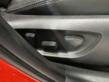 パワーシート搭載。微妙な調整が手軽にでき、ピッタリなポジションで運転することが可能です。