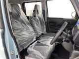 高いホールド性で運転姿勢が安定します。長距離ドライブでも疲れにくいのが魅力です。快適なドライビングライフをお送りください♪