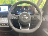 インテリアに合わせたデザインのステアリングは、運転される方のことも考え、運転しやすい形状、大きさです。是非一度、実際に触ってお確かめください。