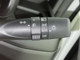 トンネルなど、周囲の明るさの変化でランプ類を自動オン・オフするコンライトです(消し忘れ防止機能付)