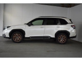 スバルの4WD(AWD)は直進安定性に優れ、日常走行から高速走行まで、さまざまなシーンで安心感に満ちた走りが愉しめます。それは悪路や泥道など左右のタイヤの路面状況が異なるシーンでも変わりません。