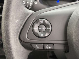 運転中、オーディオの操作をしてて、ハッとしたことはありませんか?ステアリングスイッチは、運転中でもハンドルでオーディオの操作が可能です。安全なドライブをサポートします。