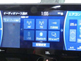 【オーディオ選択画面】AM/FMの切替や、交通情報もこちらの画面から選択できます。