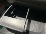 ドリンクホルダーも引き出し型でございます。