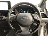 ハンドルは車を運転する上で、ずっと握っている重要なパーツです。手にフィットする物がいいですよね♪