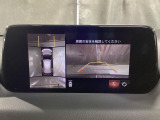 360度モニターは、4つのカメラによる前後左右・俯瞰映像でドライバーからは見えない領域の危険認知をサポート!全周囲の死角を減らし、狭い駐車場や幅寄せ、T字路の進入などの運転の安心感を高めます!
