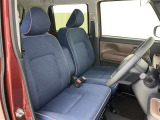 高いホールド性で運転姿勢が安定します。長距離ドライブでも疲れにくいのが魅力です。快適なドライビングライフをお送りください♪