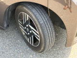 タイヤの溝もまだ残っています!!これから乗っていただく際も安心してお乗りいただくことができます。中古車を選ぶ際には重要なポイントですね!
