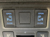 【両側パワースライドドア】スマートキーや運転席のスイッチで後席両側スライドドアの開閉が可能♪電動だから力を入れてドアを開ける必要が無く、小さなお子様でも簡単に開け閉めでき快適です♪