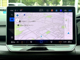 スマートフォン用アプリ[Apple CarPlay][Android Auto]対応の純正ナビ Discover Pro を装備、ラジオ、地デジTV、Bluetoothハンズフリー通話にも対応。