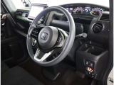 高いホールド性で運転姿勢が安定します。長距離ドライブでも疲れにくいのが魅力です。快適なドライビングライフをお送りください♪