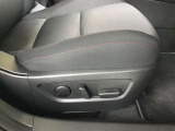 運転席10Wayパワーシート&ドライビングポジションメモリー機能付き