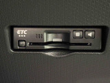 ETCカードを挿入することで高速道路をキャッシュレスで通行。ETCスマートインターチェンジやETC専用インターチェンジが利用できたり、とても便利なアイテムです!保証は修理保証のみとなります。