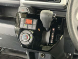自動で車内温度を調整してくれる【オートエアコン】付きです