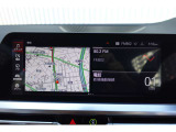 クルマの頭脳ともいえる、管理システム、iDrive。ナビだけではなく、オーディオ操作や車両情報の表示などをコントロールできます。便利さと安全性の向上にも繋がっています。
