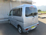 中古車販売における数多くの法令やルールを正しく理解し、遵守していることはもちろん、徹底した「お客様目線」での対応に関しての教育研修を修了しており、お客様へ安心と信頼の中古車選びのサポートをします。