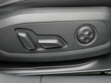 電動調整機能フロントシート (ランバーサポート 4ウェイ)
