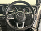 JEEPロゴ入りステアリングです。