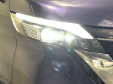【LEDヘッドライト】悪天候や夜間走行時も良好な視界を確保し安心して運転できる高輝度LEDヘッドライトを装備!点灯速度が早く、消費電力も抑えられています。