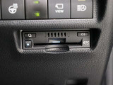ETC車載器はビルトインタイプですっきり収納され、見た目も使い勝手も満足のアイテムです。