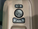 オート格納機能付きミラー キーフリーシステムのドア施錠に連動して自動的に格納!乗降時のミラー操作の手間が省けて便利です♪閉じ忘れを防げるほか、降車の直前まで後方の確認ができます!!