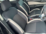 快適に運転できるドライブポジション!運転席シートリフターとシートスライドで、無理のない運転姿勢がとれます。