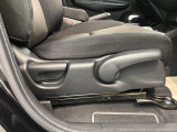 シートハイトアジャスターが付いているので運転姿勢を調整するのに便利ですね。身長に合ったシートポジションは安全運転や疲労軽減にもつながります。