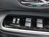 運転席からも操作可能な全席パワーウィンドウが装備されています。