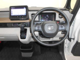 機能的にまとめられた運転席回り。運転しやすさにこだわりました。