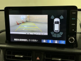 リバースギアに入れるだけで後方の表示へ切り替わります。夜間や雨の日の駐車も楽になりますよ。