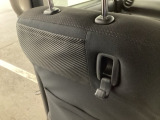 ちょっとした荷物が掛けられて便利なコンビニフック付です。