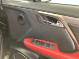 運転の操作性、快適性、など全ては、シートポジションから始まります。シートメモリーは、重要な機能です。