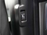 ◆パワースライドドアスイッチ◆ピラーに設置したスイッチを室内ハンドルと使い分け、スライドドアが開いているときも閉じているときも、2列目シートがどの位置でも無理なく開閉操作ができます。