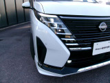 LEDヘッドランプ装備!LEDの白色光で遠くまで明るく照らし、夜間の安全運転をサポートします。