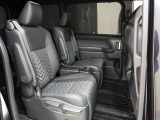 ゆとりある広々とした車内空間は、ドライブを始め買い物やレジャーなど、幅広く活躍します。一人でもみんなとでもお出かけを楽しみましょう!