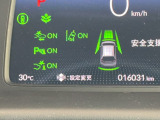 【ホンダセンシング】走行中に前方の車両等を認識し、衝突しそうな時は警報とブレーキで衝突回避と被害軽減をアシスト。より安全にドライブをお楽しみいただけます。