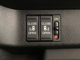 リアドアは乗り降りに便利な両側電動スライドドアです。また運転席に座っていながらスイッチ操作で自在にスライドドアを開け閉めできます。