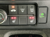 運転席/助手席シートヒーターで寒い日もすぐに温かくなり快適に過ごせます。2段階の温度調整が可能です