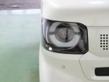 LEDヘッドライトは、点灯の瞬間から光量を発揮し、突然暗くなるトンネルなどでの安定感を高めます。