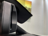【ルームミラー一体型ETC】BMWといえばルームミラー一体型のETC。ドライバーから差し込めるかたちになっておりますので、差し忘れの際も慌てずにご利用いただけます。