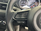 運転中、オーディオの操作をしてて、ハッとしたことはありませんか?ステアリングスイッチは、運転中でもハンドルでオーディオの操作が可能です。安全なドライブをサポートします。