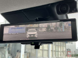 インテリジェント ルームミラー、車両後方のカメラ映像をミラー面に映し出すので、車内の状況や、天候などに影響されずいつでもクリアな後方視界が得られます。