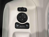 オート格納機能付きミラー キーフリーシステムのドア施錠に連動して自動的に格納!乗降時のミラー操作の手間が省けて便利です♪閉じ忘れを防げるほか、降車の直前まで後方の確認ができます!!